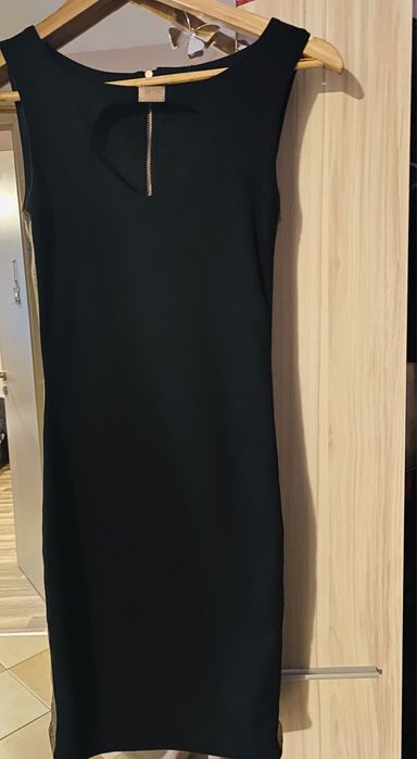 Рокля със златен кант