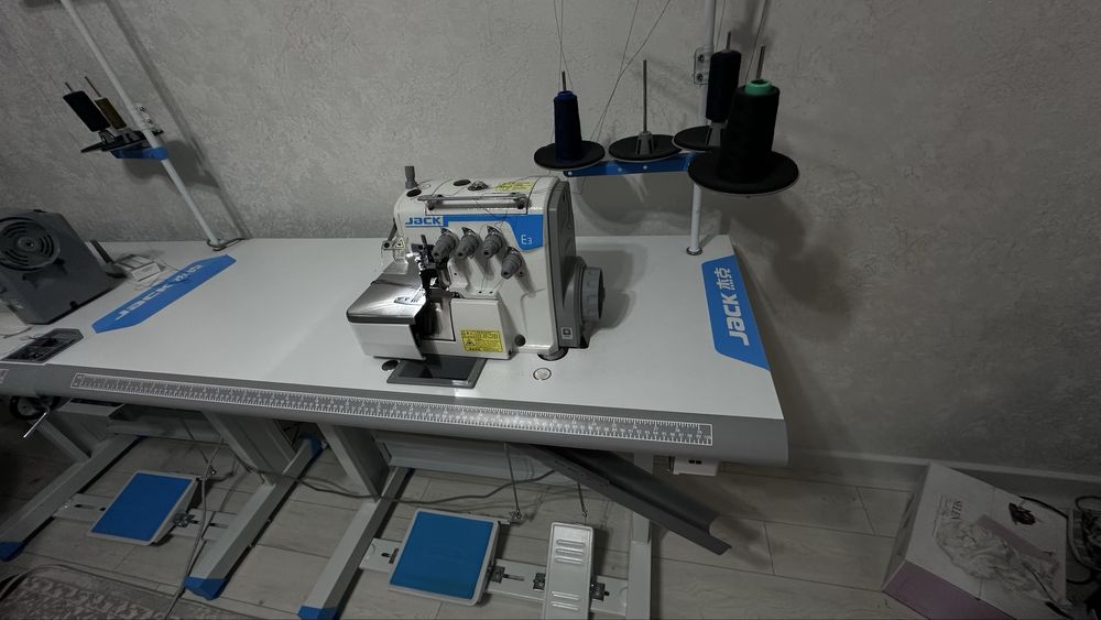 Продается Оверлок JackE3