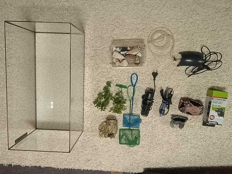 Acvariu cu toate accesoriile