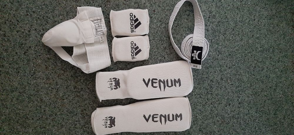 Продам комплект формы для каратэ