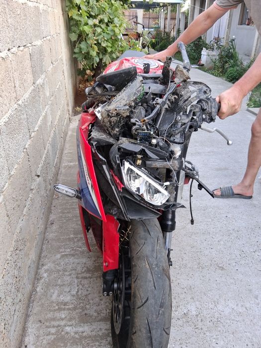 Motocicleta honda cbr 650r