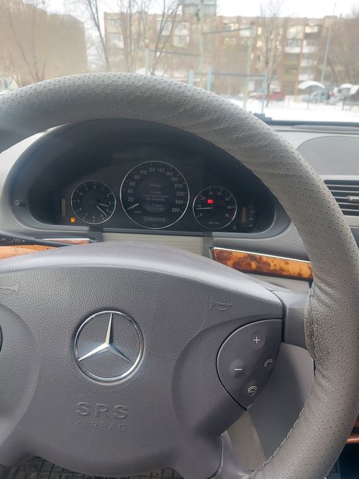 Продам СРОЧНО мерседес 200Е