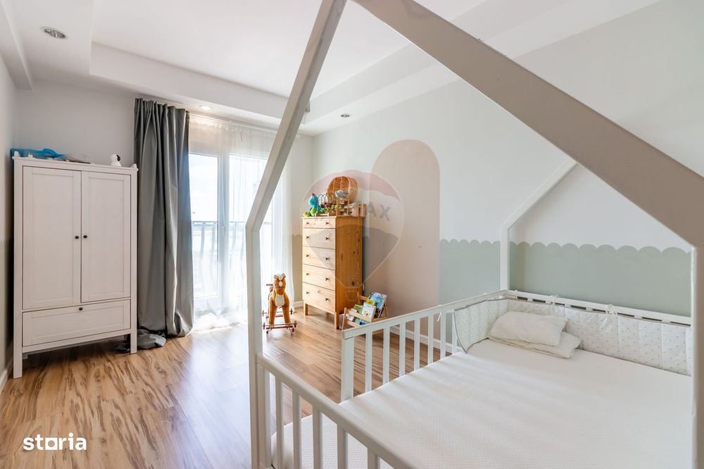 Apartament cu 4 camere de vanzare in Cosmopolis, parcare, terasa 50 mp