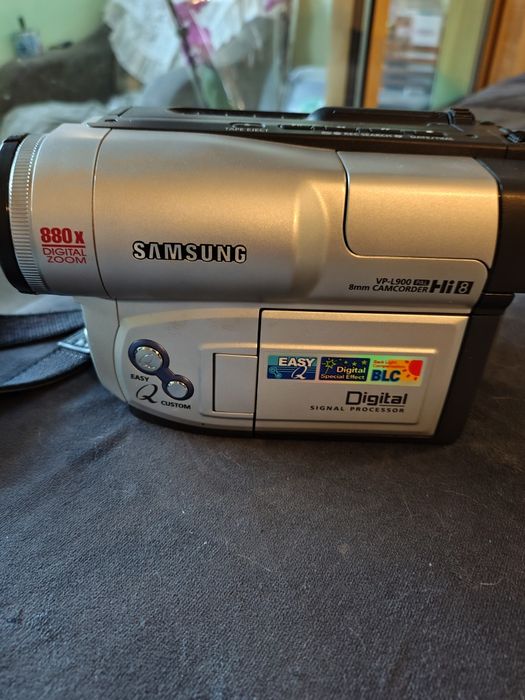 Продавам видеокамера с дигитална касета H8 самсунг