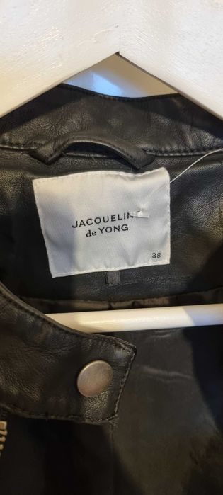 Продавам дамско яке от еко кожа, размер М