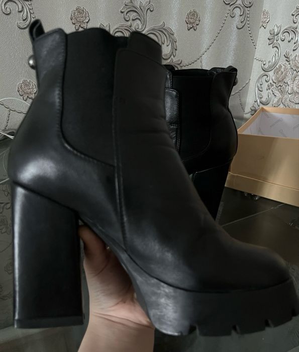 Продам обувь ботильоны