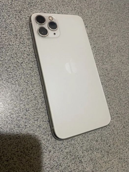 Айфон 11 про. Емкость 65%