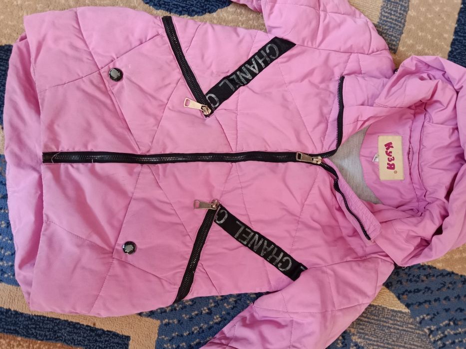 Продам весенние курточки