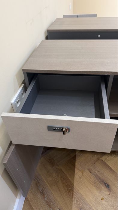 Стол офисный рабочий