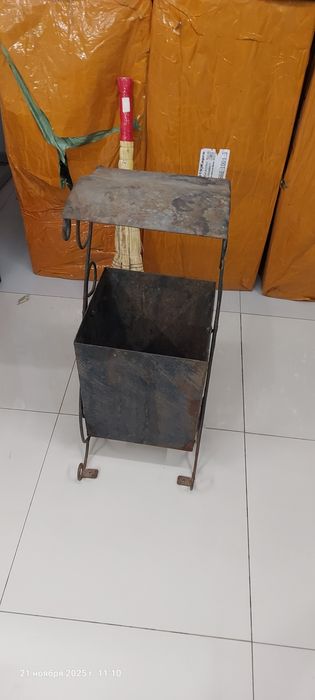 Уличная урна для мусора