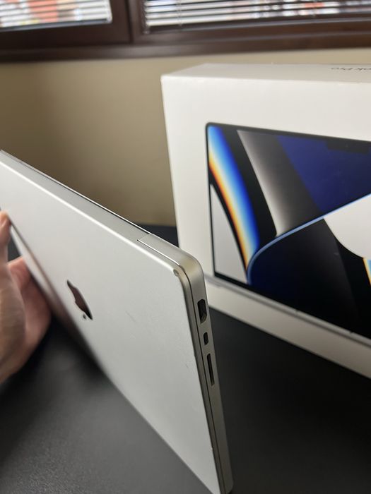 MacBook Pro M1 Pro | 32 GB RAM | 512 GB SSD + подаръци