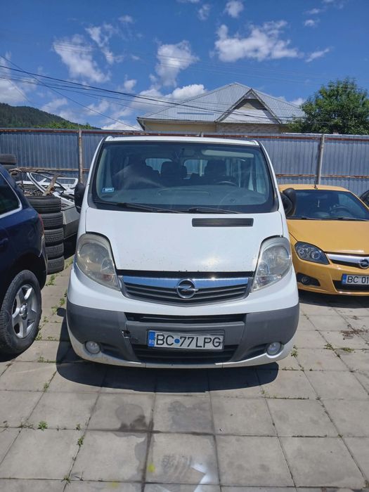 Opel vivaro  8locuri