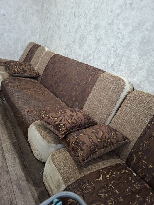 Диван  2 кресла б.у.отдам даромм даром .