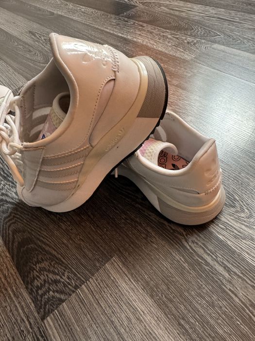 Vand Adidasi originali