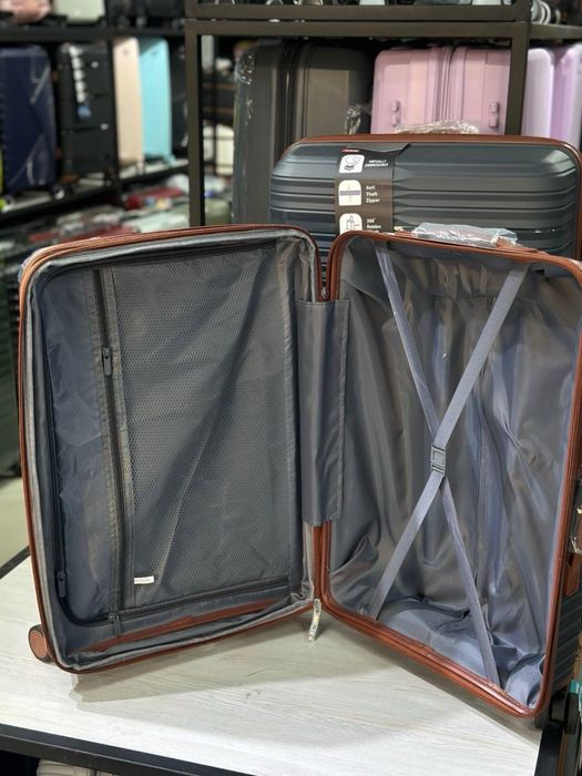 Скидка на большой чемодан из полипропилена