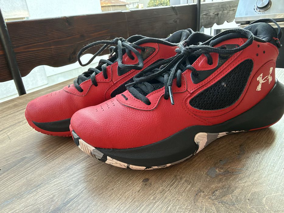 Маратонки UNDER ARMOUR Lockdoun 6.  38,5