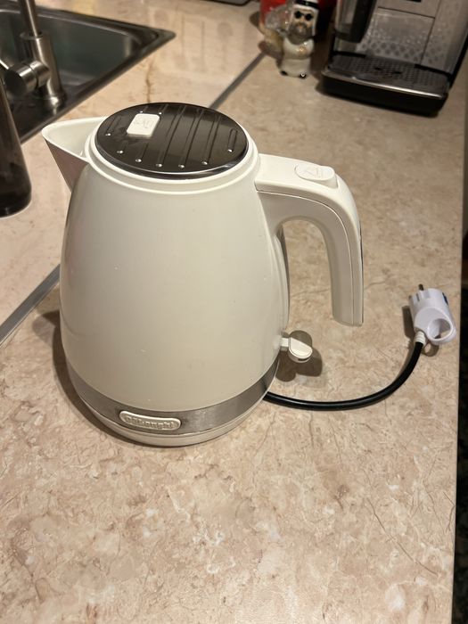 Cană electrica DeLonghi