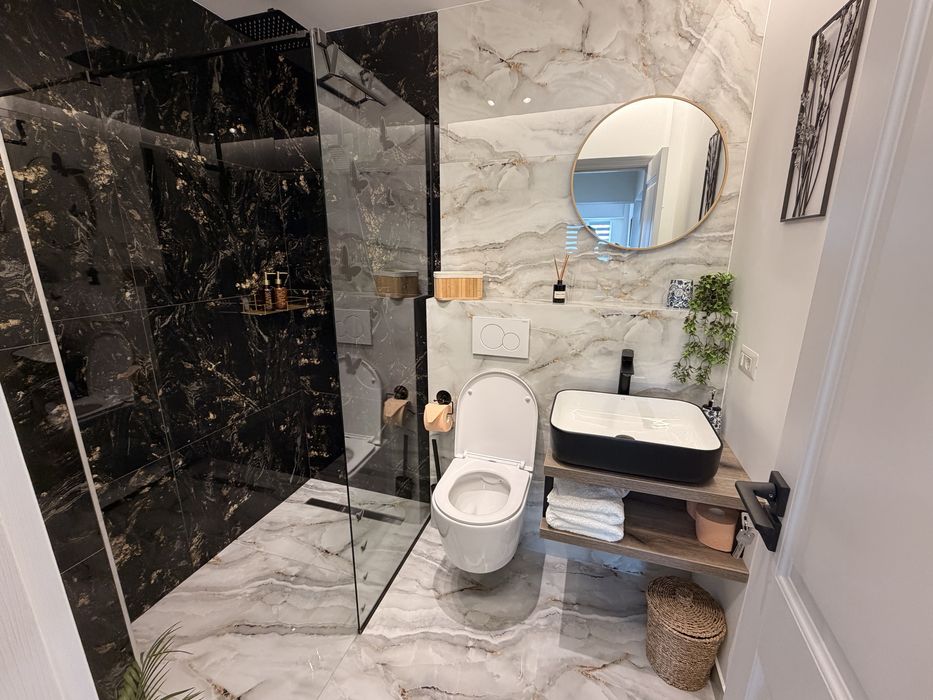 Inchiriez apartament 4 camere zona centrala in regim  hotelier sau termen lung