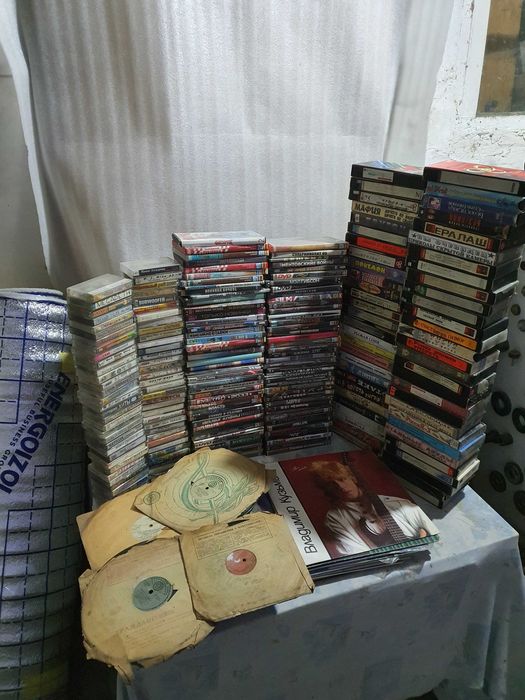 Аудио Видео Кассеты DVD Диски Пластинки