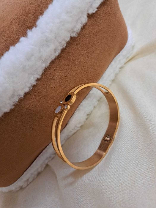 Женска стилна гривна