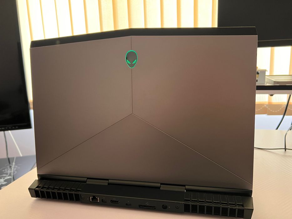 Alienware 15 R4 - Идеално състояние. SSD и HDD