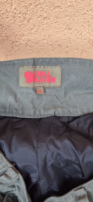 Pantaloni Fjallraven marimea 50 sau L, ca noi.