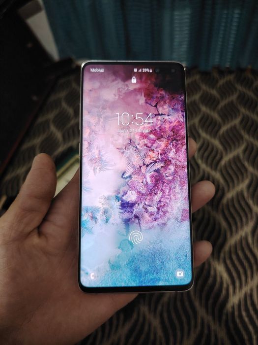 Samsung s 10 +5G.   8+8/256