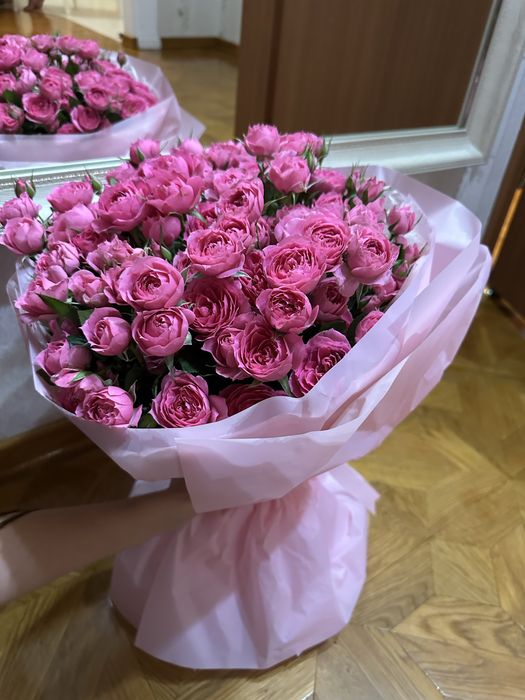 Букет кустовых роз