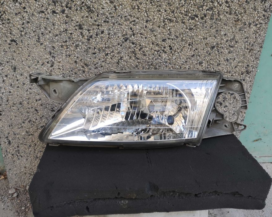 Оригинален фар Мазда  Mazda Premacy