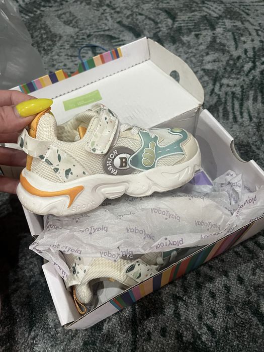 Новые кроссовки 26 р