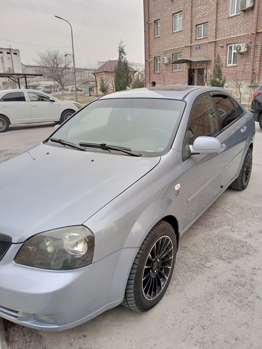 Автомобиль Шевроле ласетти