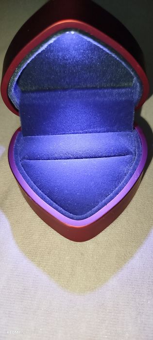Продам    футляр для кольца
