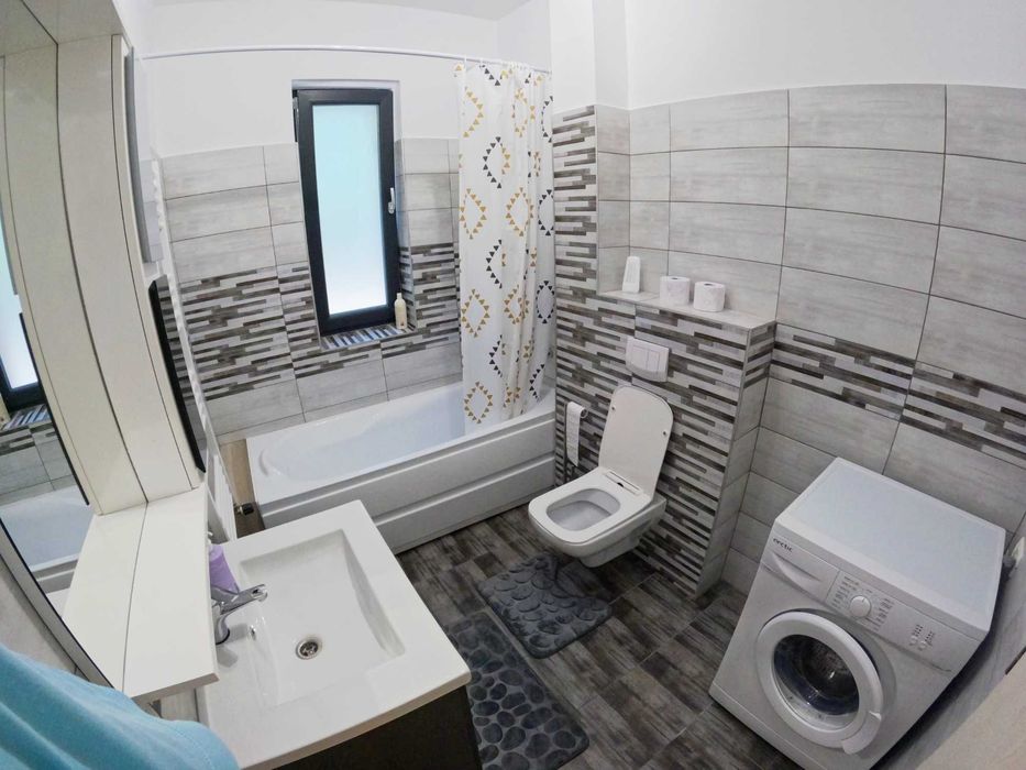 Închiriez apartament cu 2 camere