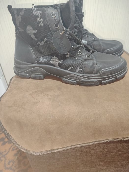 Батинки привезеные с Кореи кожа замш  44-45.