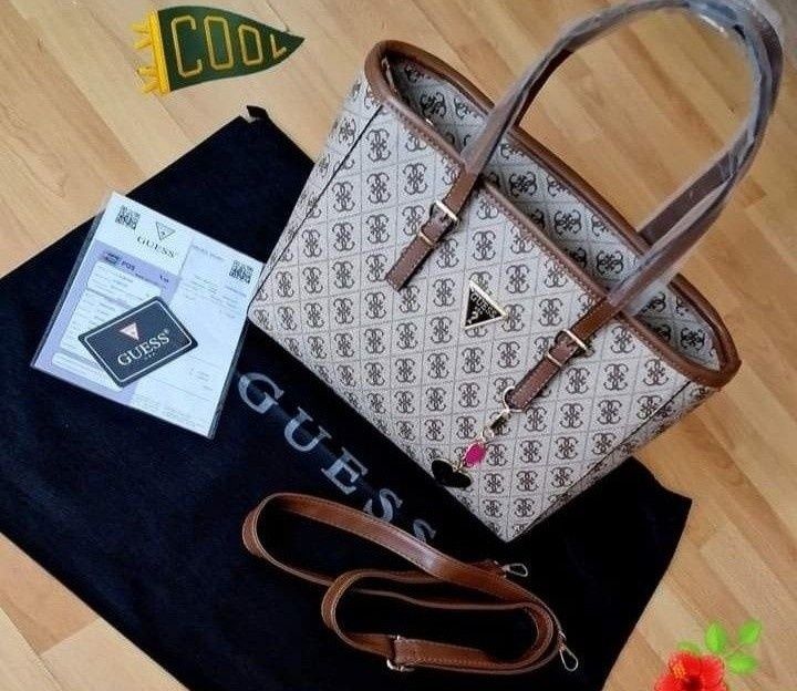 Geanta Guess,2 compartimente,logo metalic,saculet, etichetă