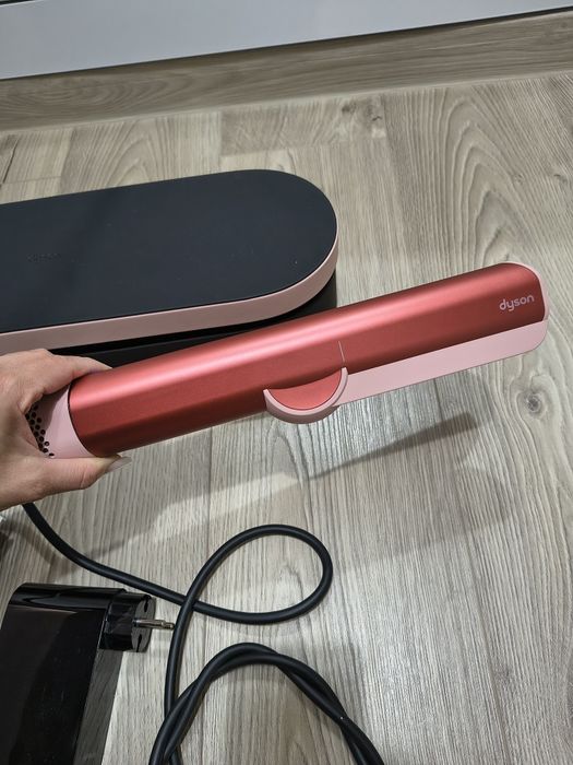 Vând placa par Dyson Airstrait rose