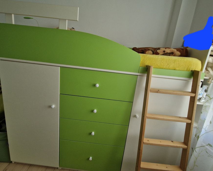 Pat supraetajat cu dulap