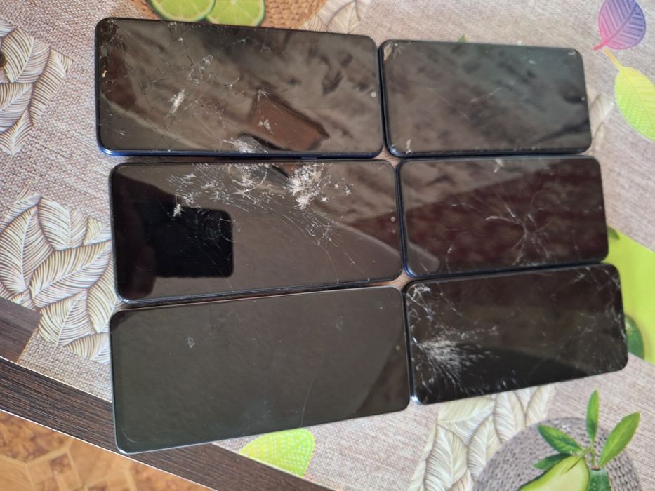 Vand telephone .pentru piese