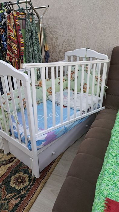 Детская кроватка маятник с ящиками. Комплект фул.