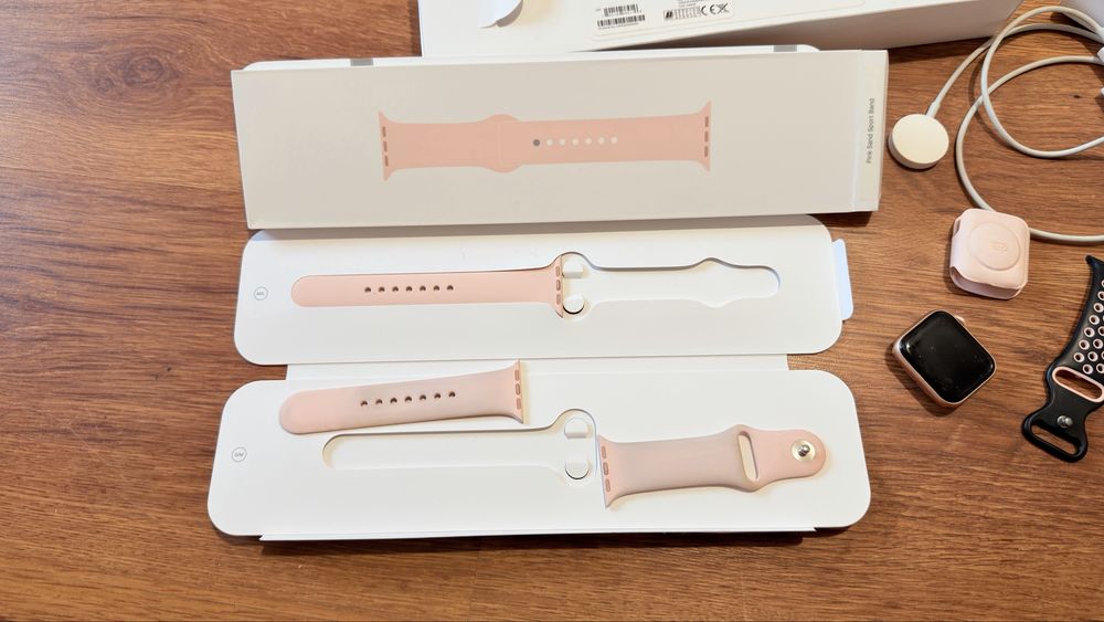 Apple Watch Series 6 40mm Rose Gold, GPS, cutie + încărcător + curele