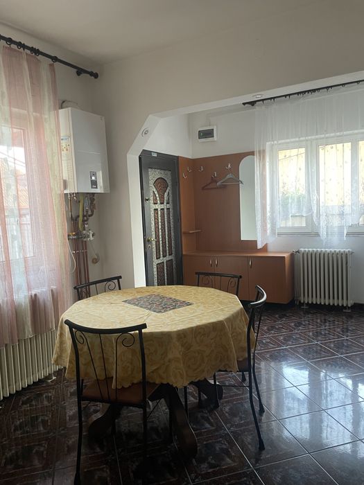 Proprietar,închiriez apartament la casă .