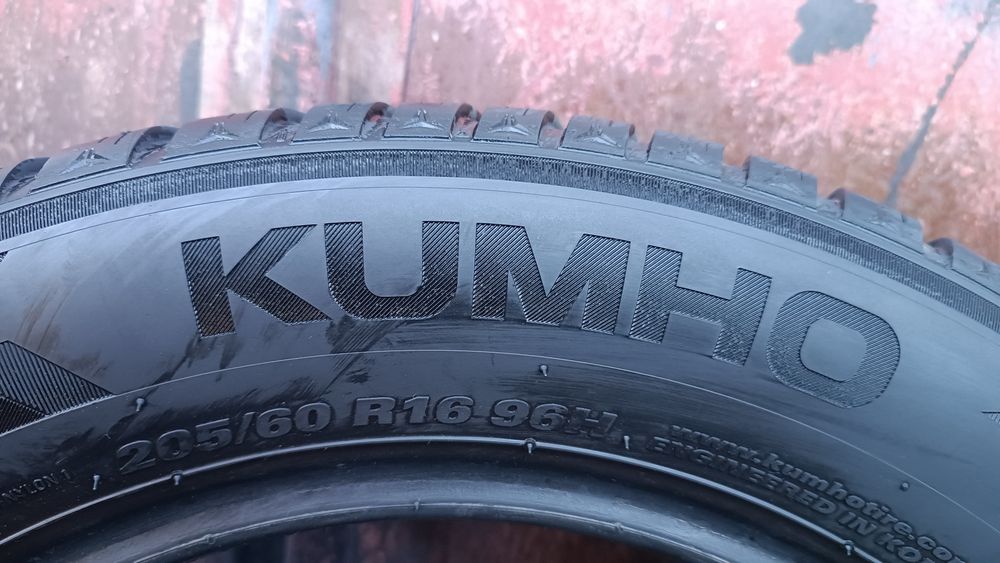 205/60/16 Kumho .