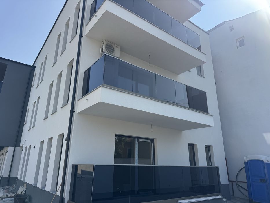 Balustrada din sticla securizata pentru balcoane si scari