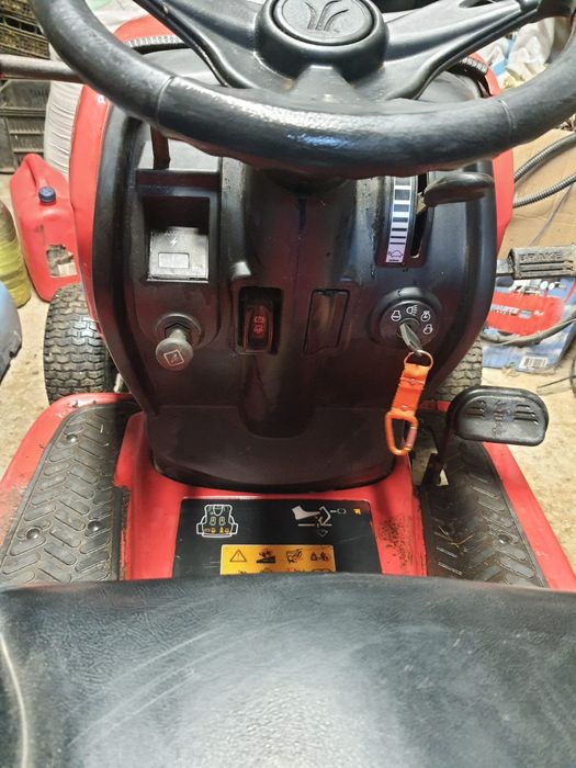 Tractor de tuns gazon marca LAWNFLITE cu motor briggs stratton de 18 c