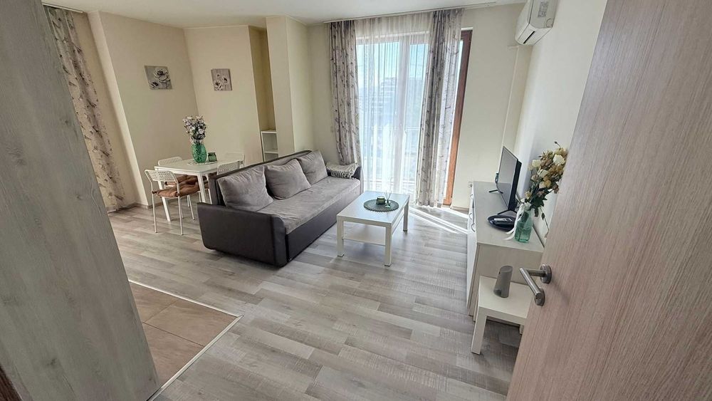 Дава се под наем Двустаен апартамент в София, Кръстова вада - 65 кв.м за 612 € - Снимка #2