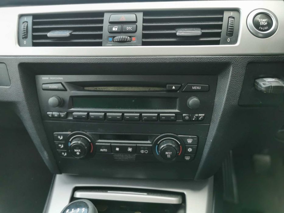 dezmembrez BMW e90 NFL 320d/faruri e90/bara spate e90/capota e90