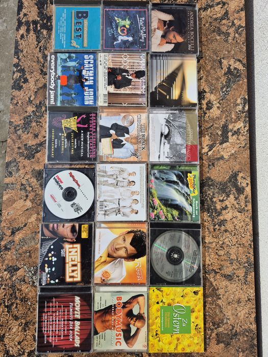 Vând 64 CD muzica usoara mixta straina artisti internationalii
- Tot lotul de 64 CD cu muzică usoara mixta straina 455 lei (aproximativ 7lei /1CD)
65