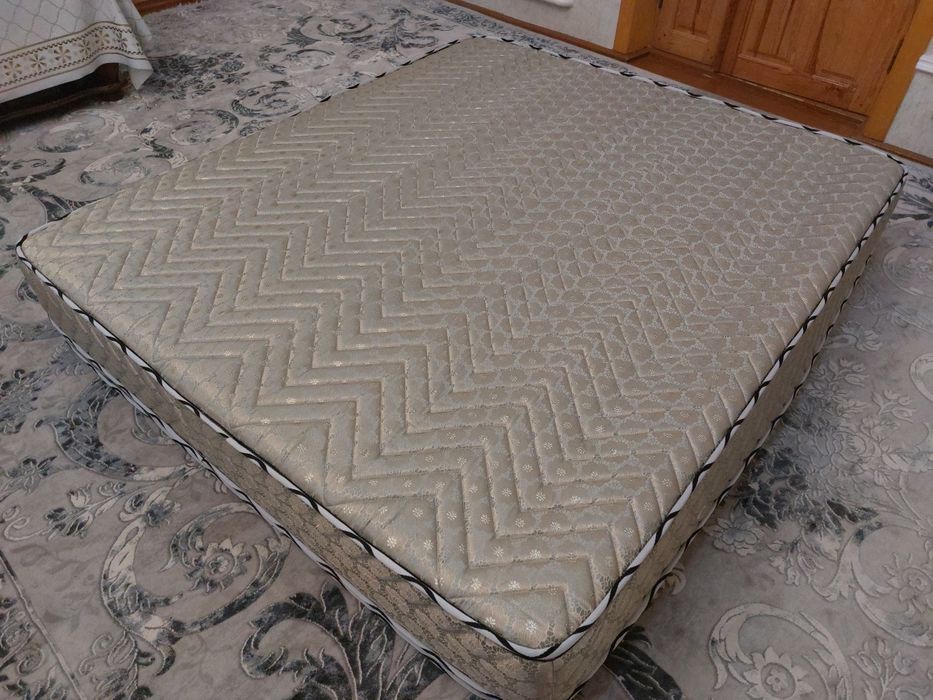 Продаётся матрас 2 х сторонный 210 смх180 см