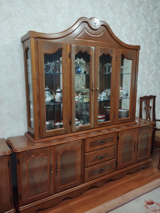 Комод с зеркалом, сервант (горка)