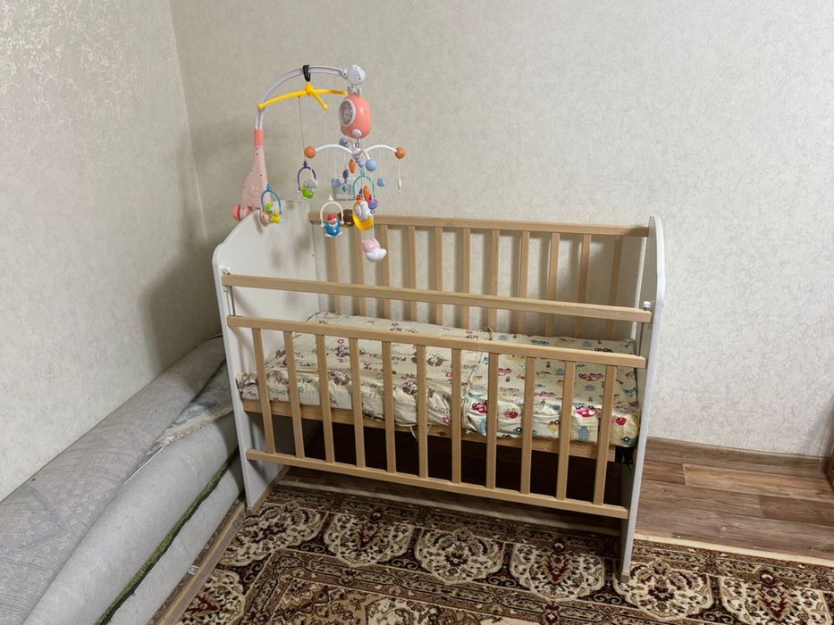 Продам манеж с игрушкой